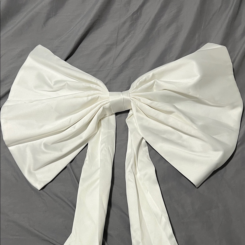 Elegant Strapless White Dress - Picture 7 of 9